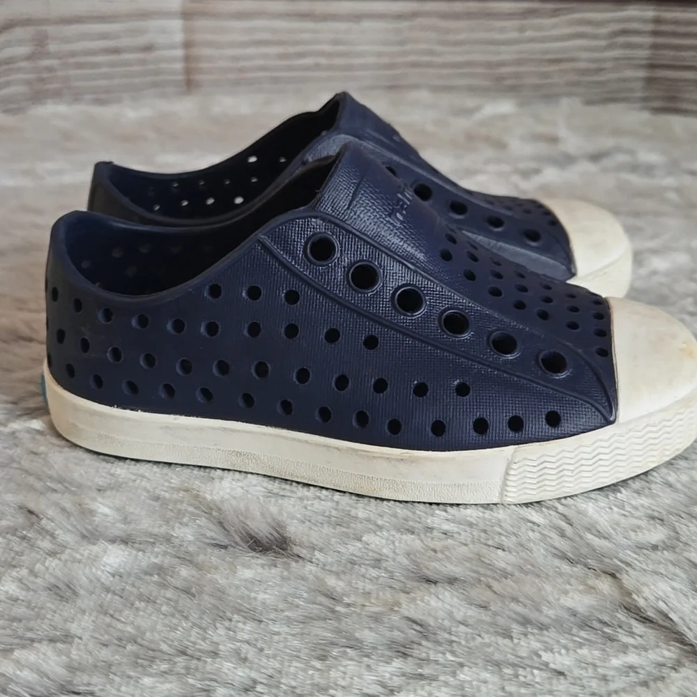 Native Navy/White Watershoes, Kids Size 7, Great Condition